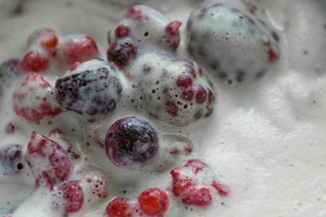 Sabayon fruits rouges : technique au bain-marie et texture aérienne