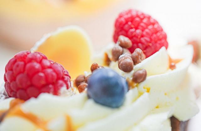 Crème aux oeufs à la framboise et crème fraîche : dessert délicat Crème aux oeufs à la framboise et crème fraîche : dessert délicat