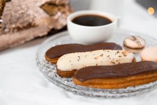 Eclair au chocolat maison : pâte à choux, crème et glaçage