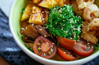 Wakame déshydraté : comment le préparer et l'utiliser en cuisine