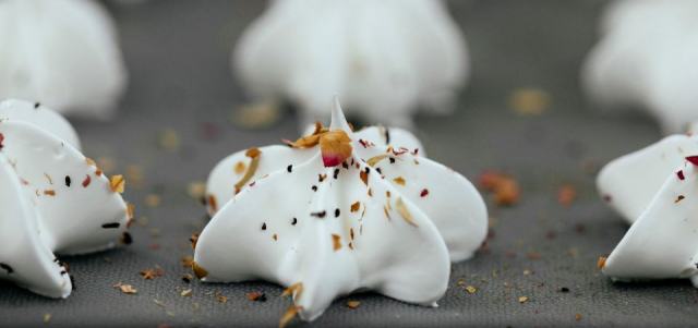 Meringues collantes : causes et techniques pour les réussir sèches Meringues collantes : causes et techniques pour les réussir sèches