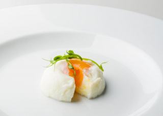 Oeuf cocotte sans ramequin : cuisson au four et au bain-marie