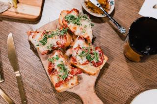 Palette de porc au four, cuisson lente et couenne craquante