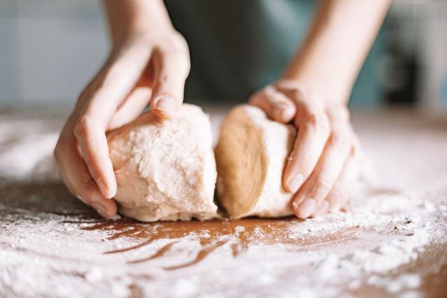 Pâte brisée maison : à la main ou en machine à pain réussie Pâte brisée maison : à la main ou en machine à pain réussie