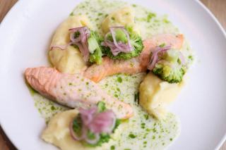 Saumon à l'unilatérale : technique et cuisson parfaite