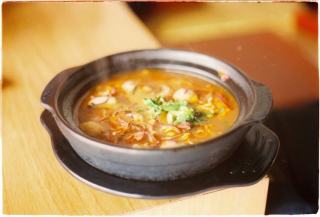 Bouillon thaï au lait de coco : recette épicée et parfumée maison