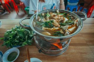 Bouillon clair de volaille maison : recette légère et parfumée