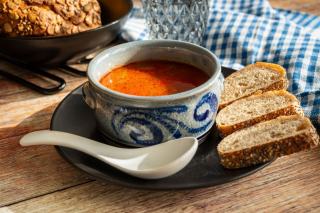 La soupière : recettes de soupes et veloutés pour toute la famille