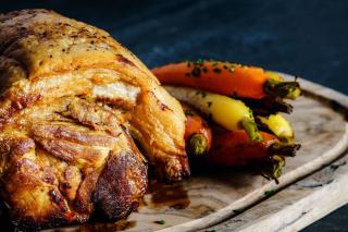 Palette de porc au four, cuisson lente et couenne craquante